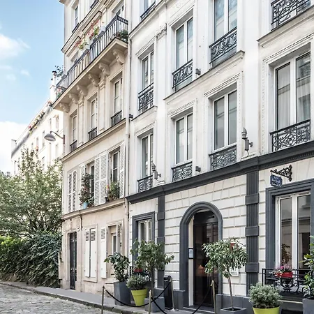 Boheme Hotel